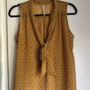 Sleeveless blouse with bow detail